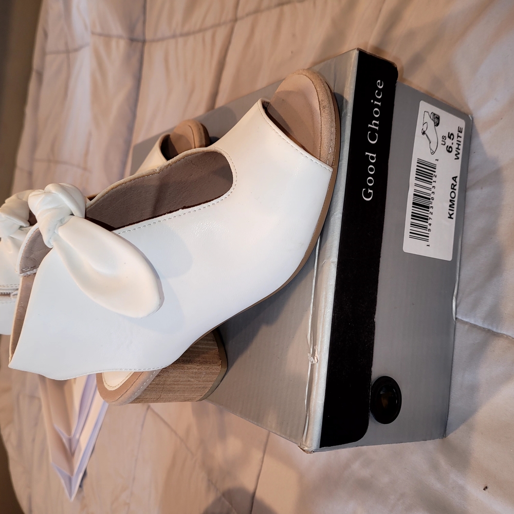 Cute White Ioen Toe Dress Shoe